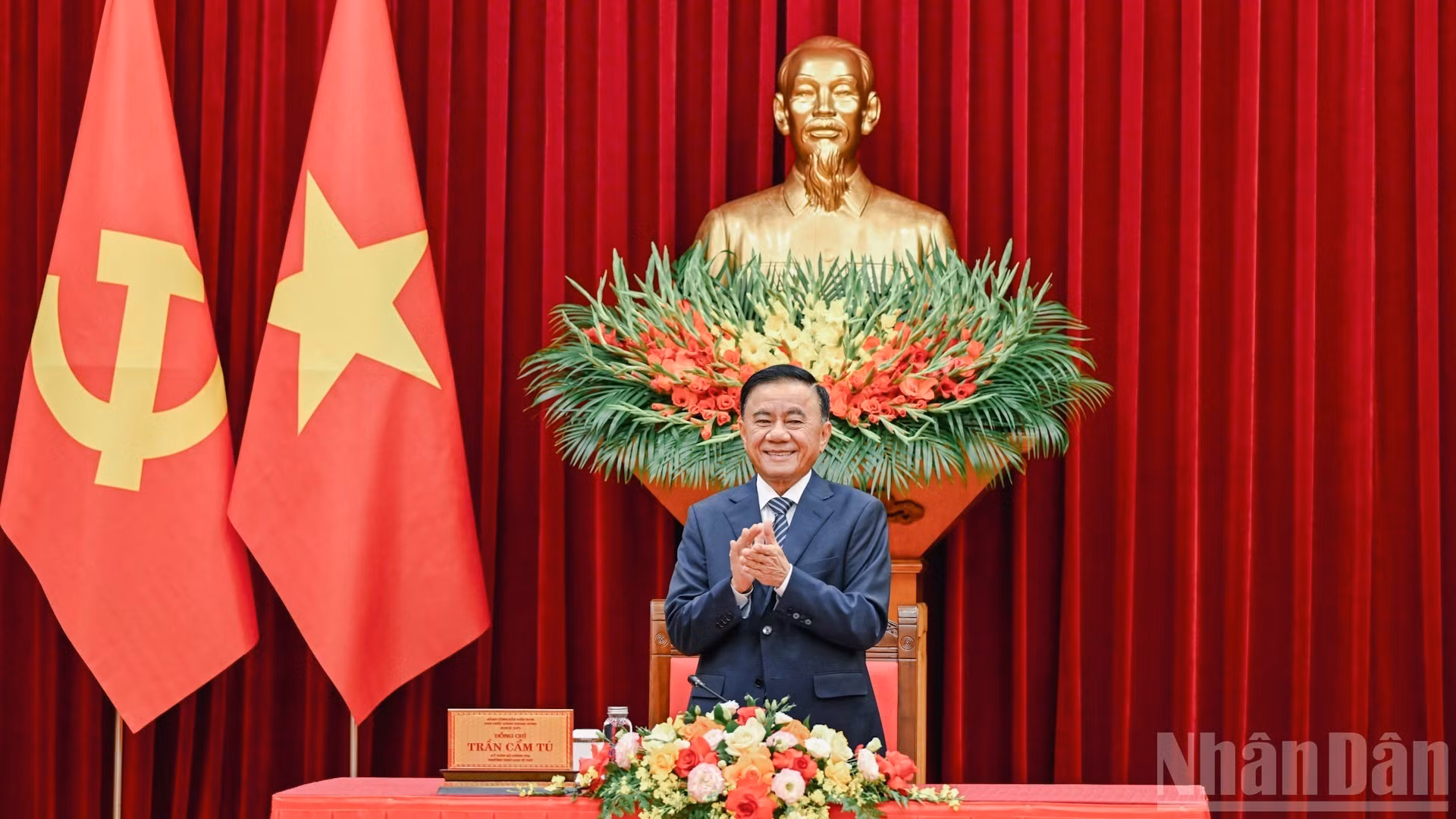 Tran Cam Tu, integrante del Buró Político y miembro permanente del Secretariado del Comité Central del Partido Comunista de Vietnam, interviene en la cita.