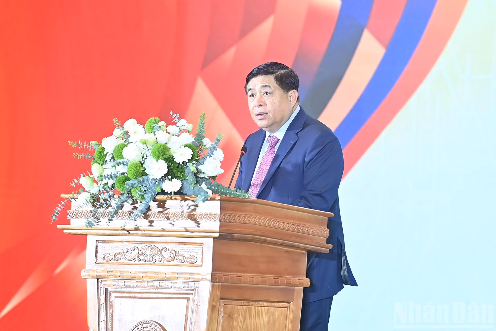 El viceprimer ministro Nguyen Chi Dung pronuncia el discurso de apertura del evento.