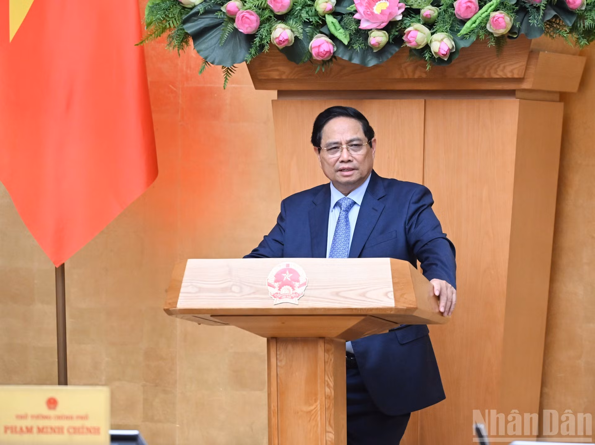El primer ministro de Vietnam, Pham Minh Chinh, interviene en la reunión.