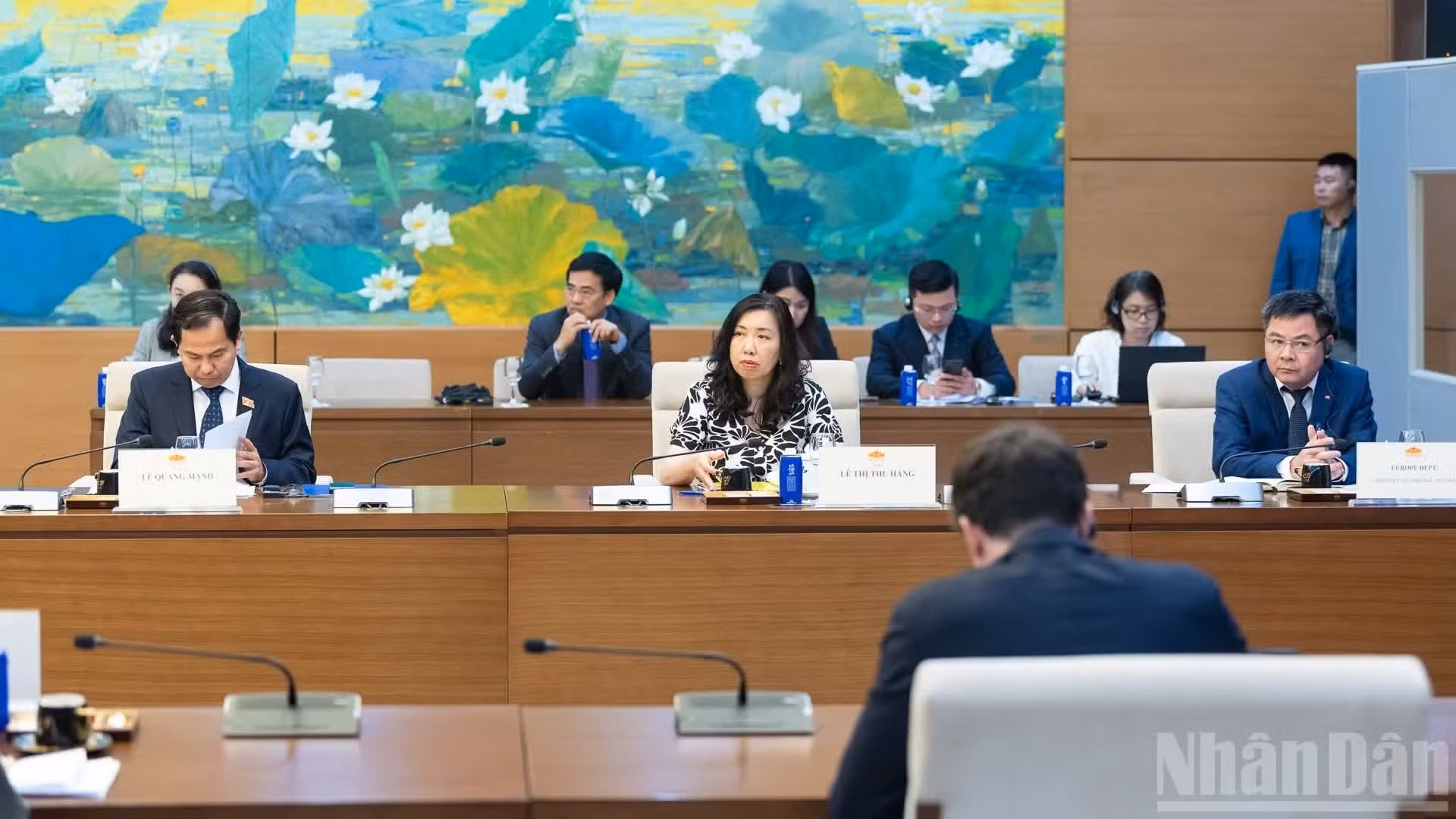 Funcionarios vietnamitas en la reunión.
