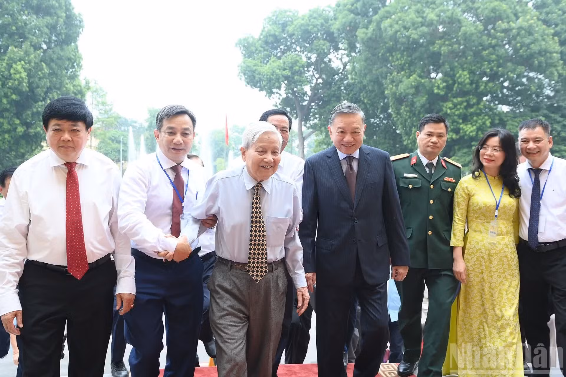 El secretario general del Partido Comunista y presidente de Vietnam, To Lam, y periodistas destacados.