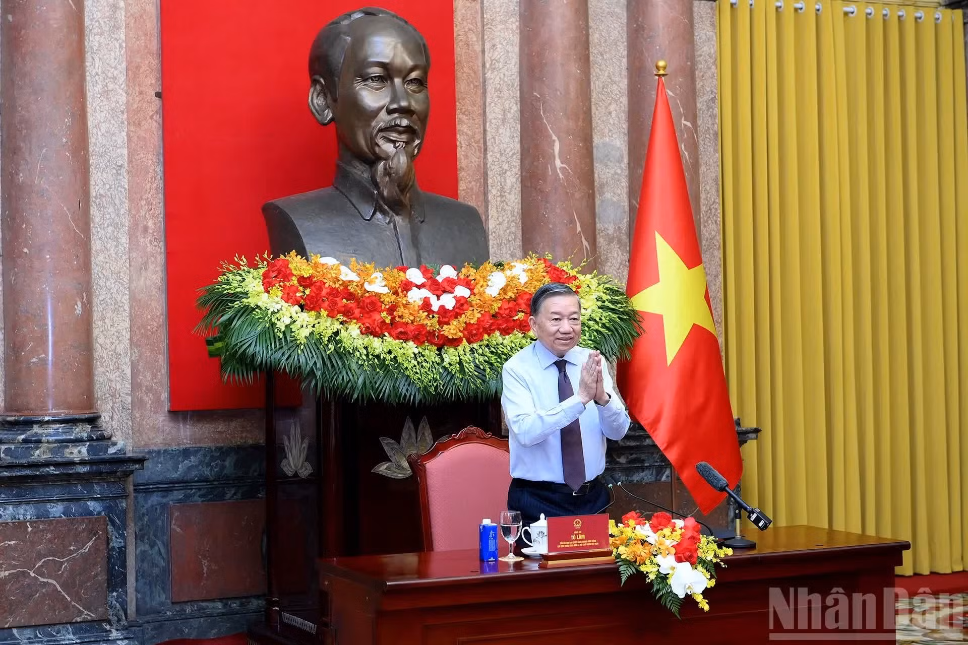 El secretario general del Partido Comunista y presidente de Vietnam, To Lam, conduce la recepción.