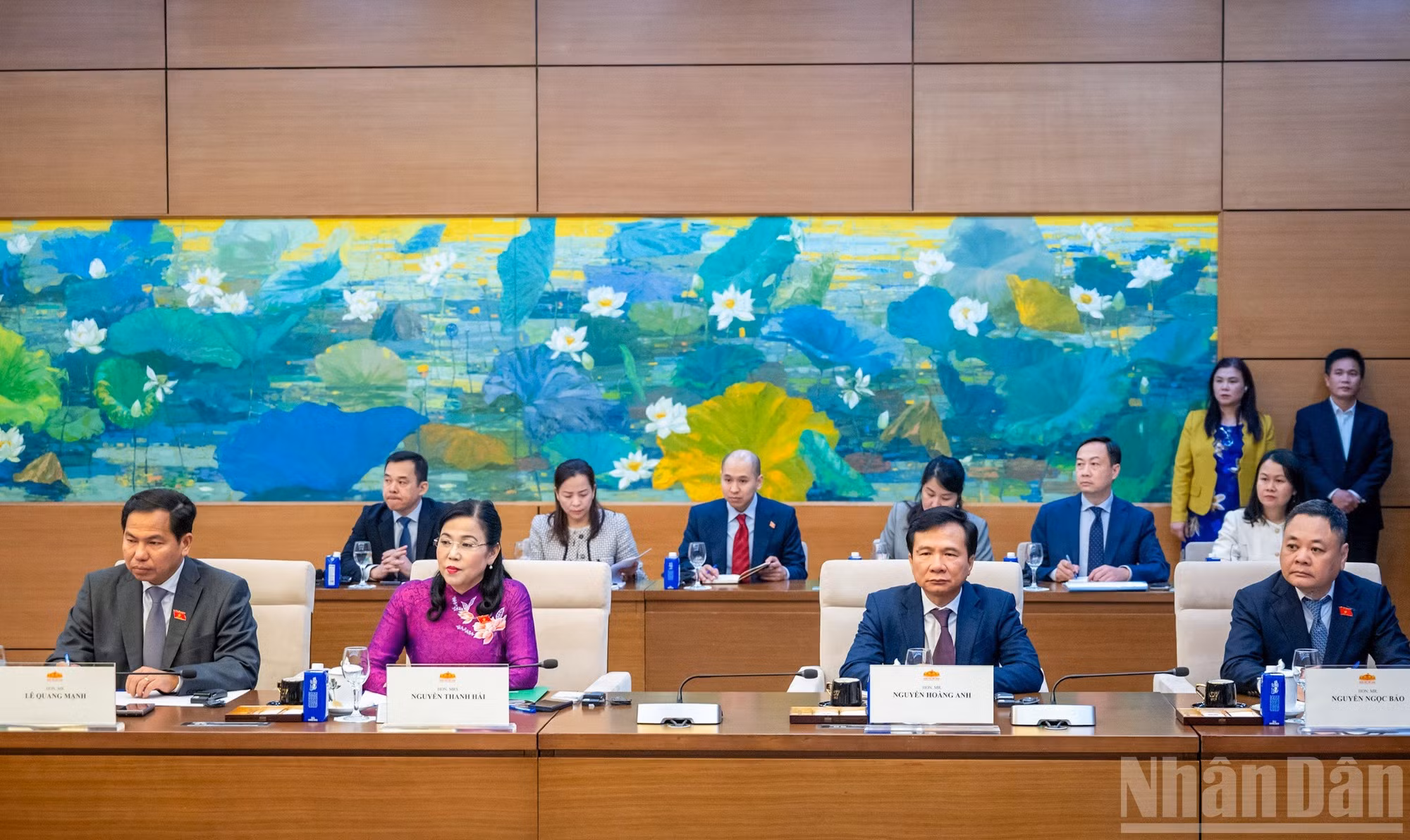 Diputados vietnamitas en la reunión.