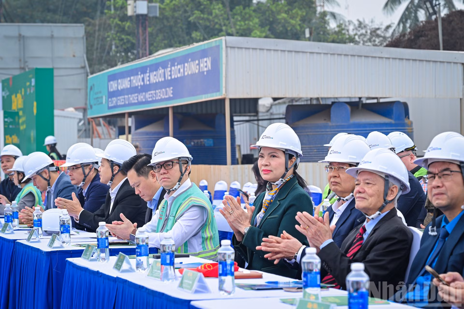 Vista de la actividad efectuada hoy en el marco del programa “Construyen Tet 2026”. Coincide con la atmósfera festiva por la culminación del XIV Congreso Nacional del Partido Comunista de Vietnam.
