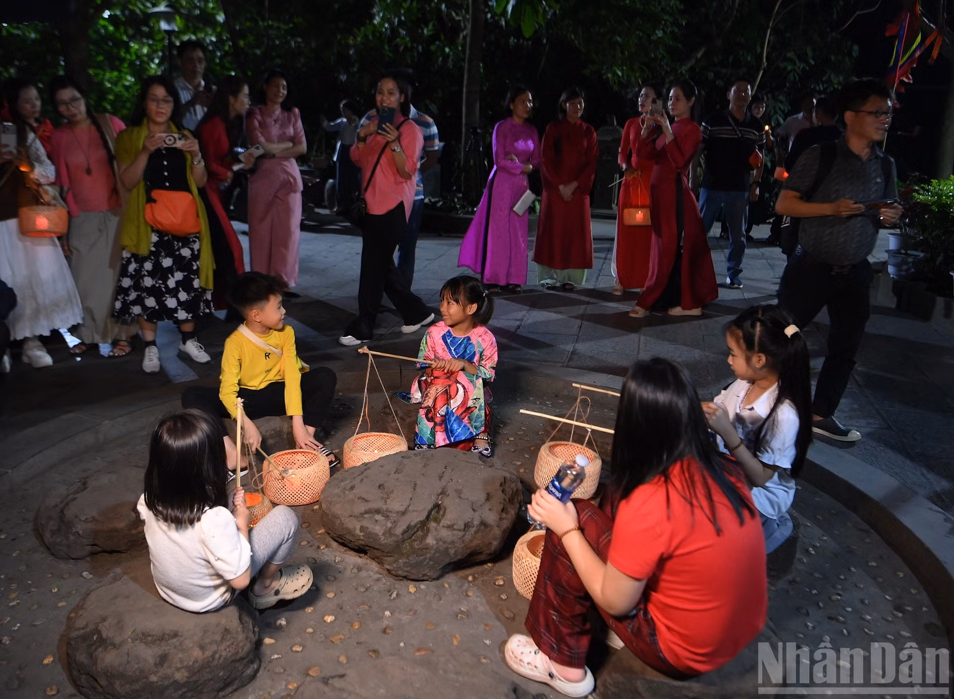 Los niños son también bienvenidos a vivir la experiencia.