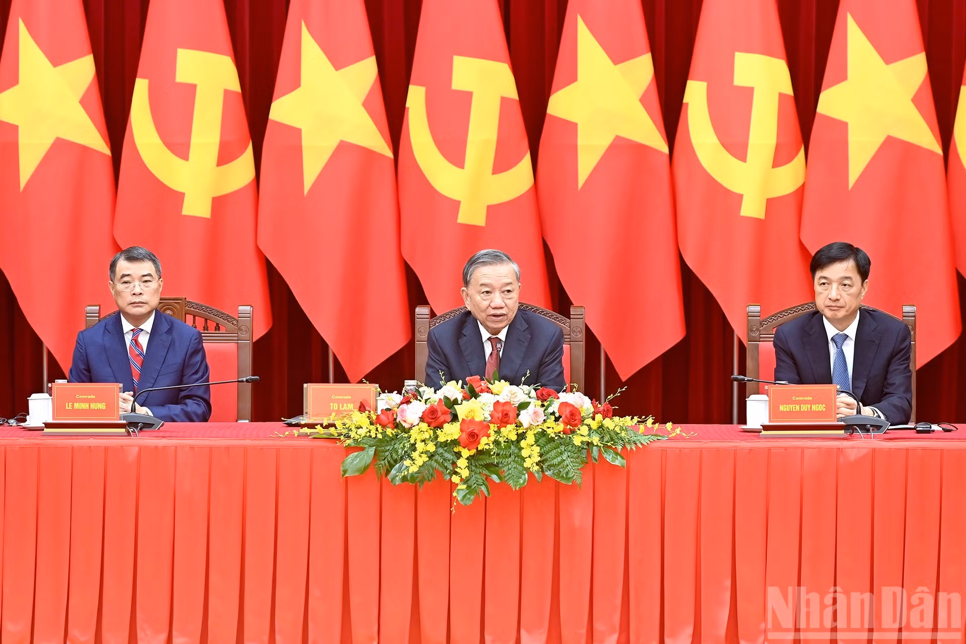 El secretario general del Partido Comunista de Vietnam, To Lam, da palabras.