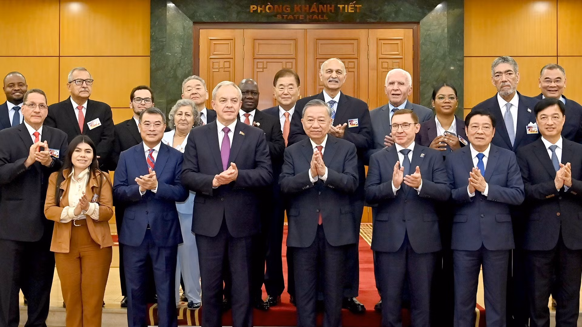 [Foto] Secretario general To Lam recibe a partidos amigos por conmemoración del Día Nacional de Vietnam