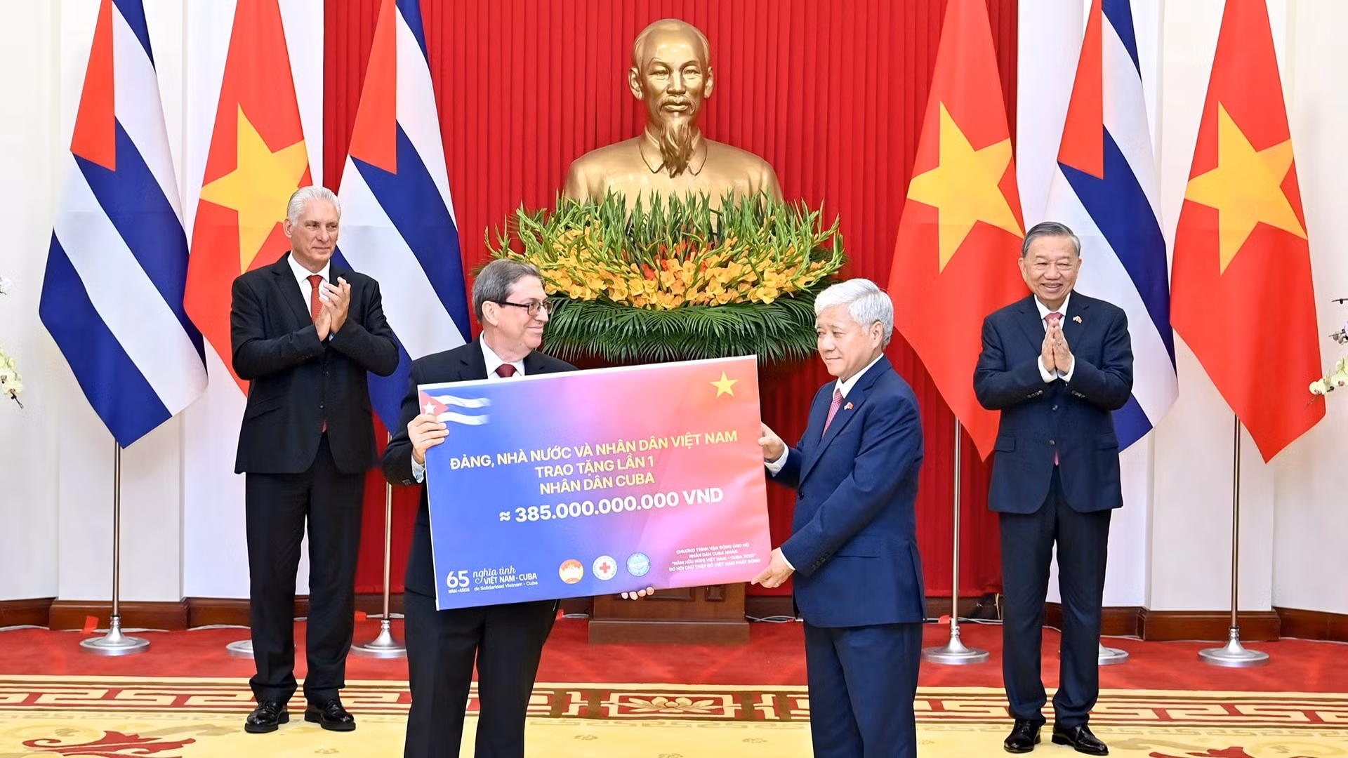[Foto] Dirigentes partidistas de Vietnam y Cuba presencian intercambio de firmas de documentos de cooperación binacional