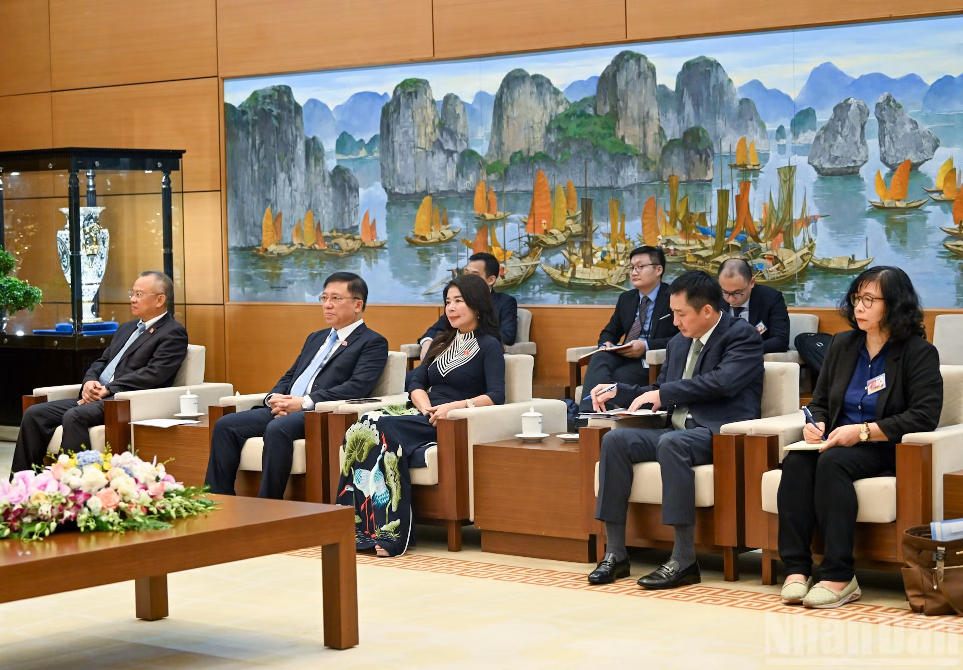 Representantes vietnamitas en la cita.