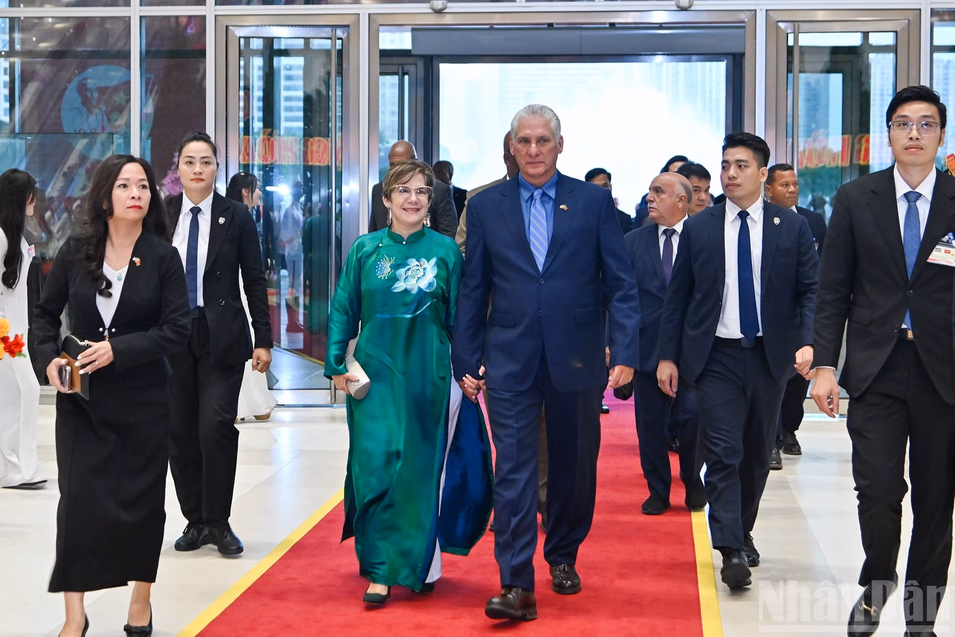 El primer secretario del Comité Central del Partido Comunista de Cuba y presidente de la República, Miguel Díaz-Canel Bermúdez, y su esposa.