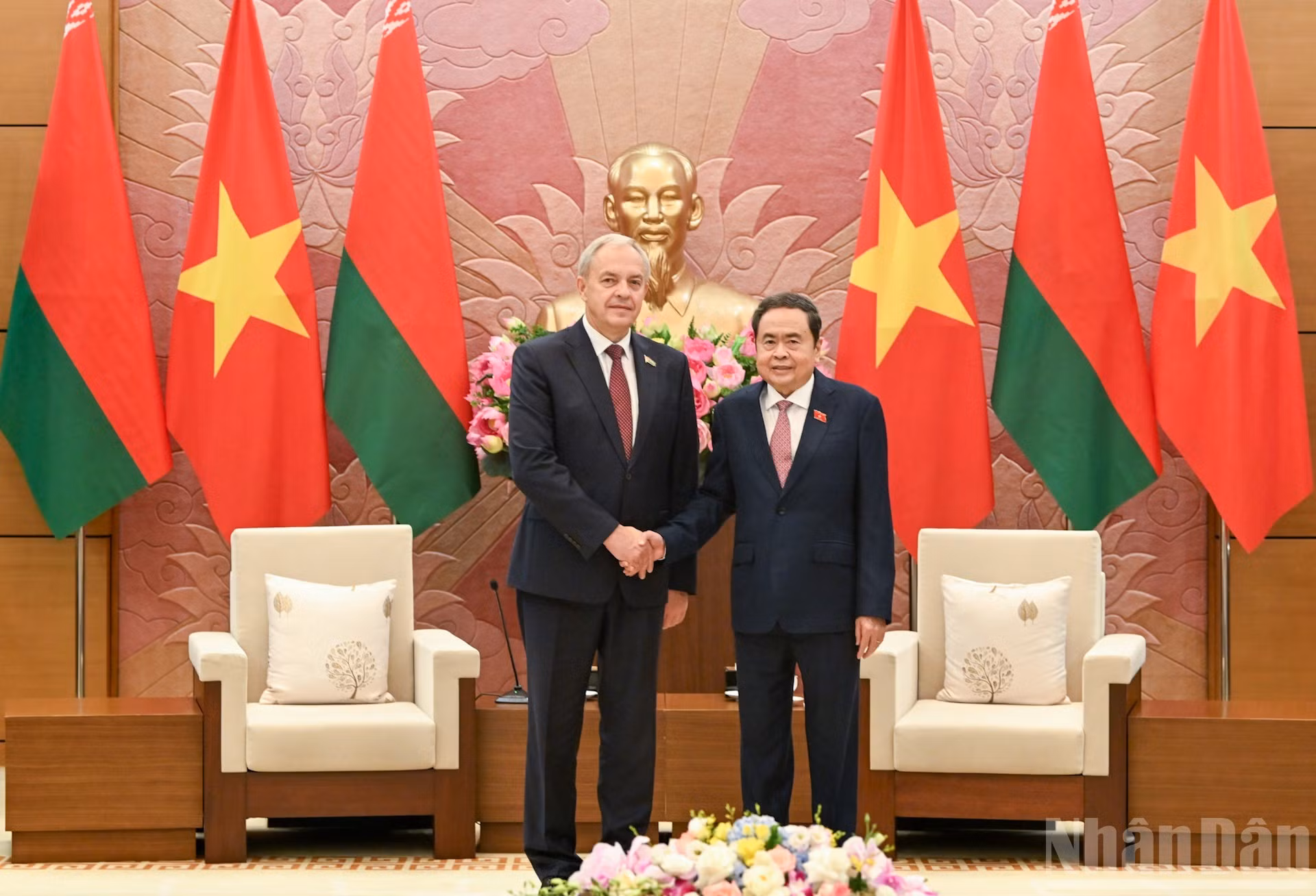 [Foto] Jefe del Legislativo vietnamita recibe a presidente de Camára de Representantes bielorrusa