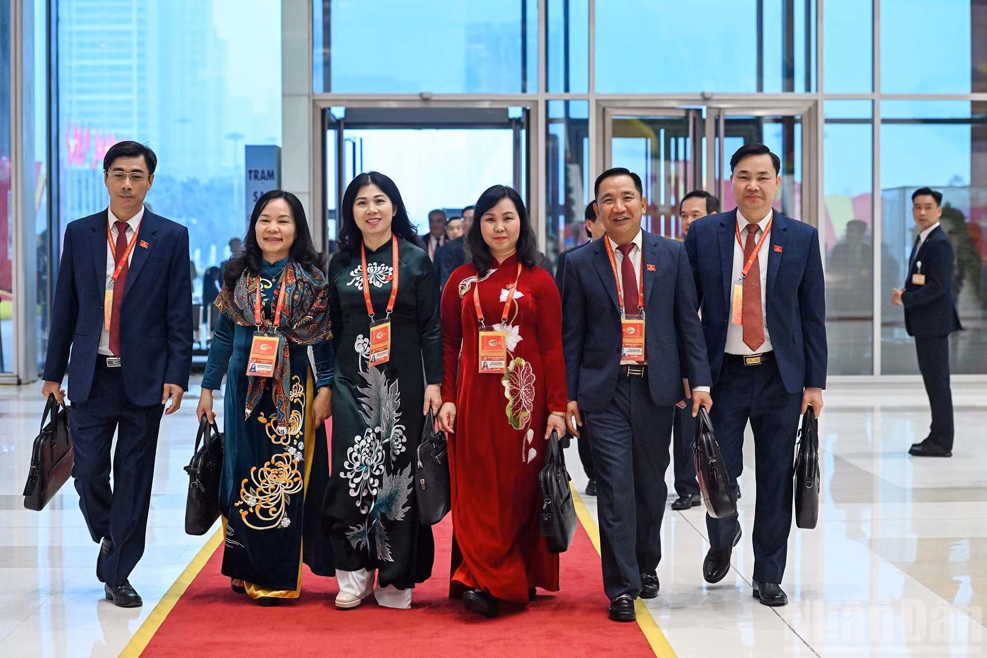 Delegados del XIV Congreso Nacional del Partido acuden al Centro Nacional de Convenciones.
