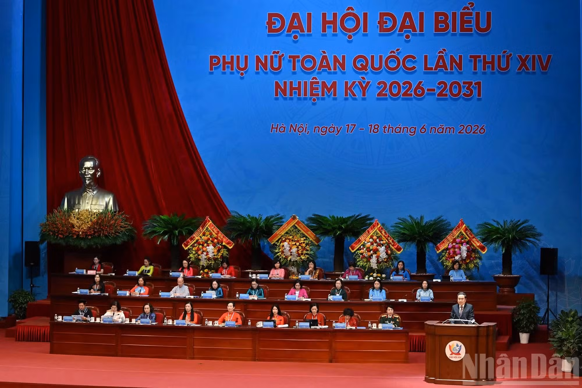El presidente de la Asamblea Nacional de Vietnam, Tran Thanh Man, imparte directrices.