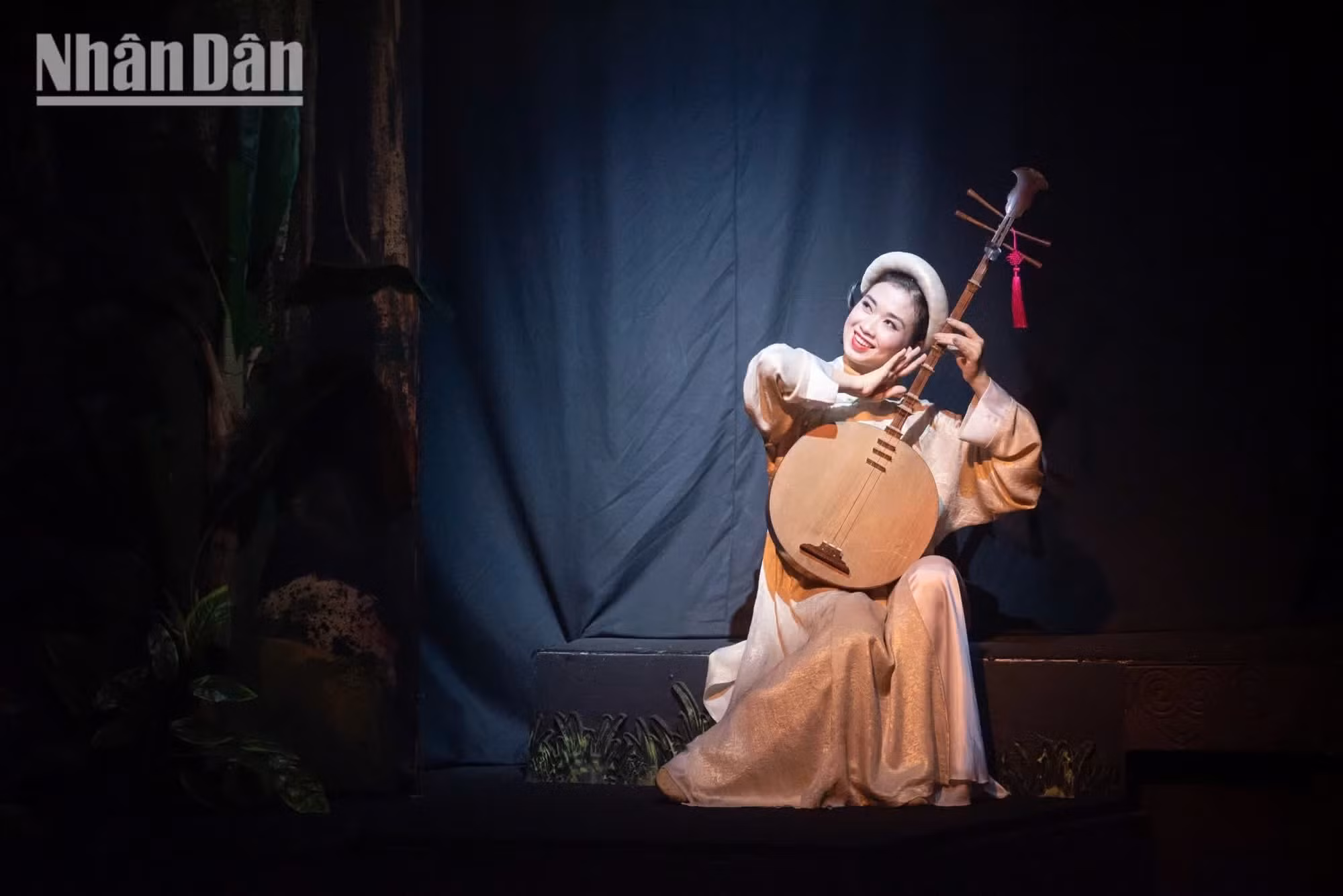 Los artífices de la obra son su director, Nguyen Tien Dung, y su guionista, Trinh Thuy Mui, ambos titulares de la distinción “Artista del Pueblo” conferida por el Estado.