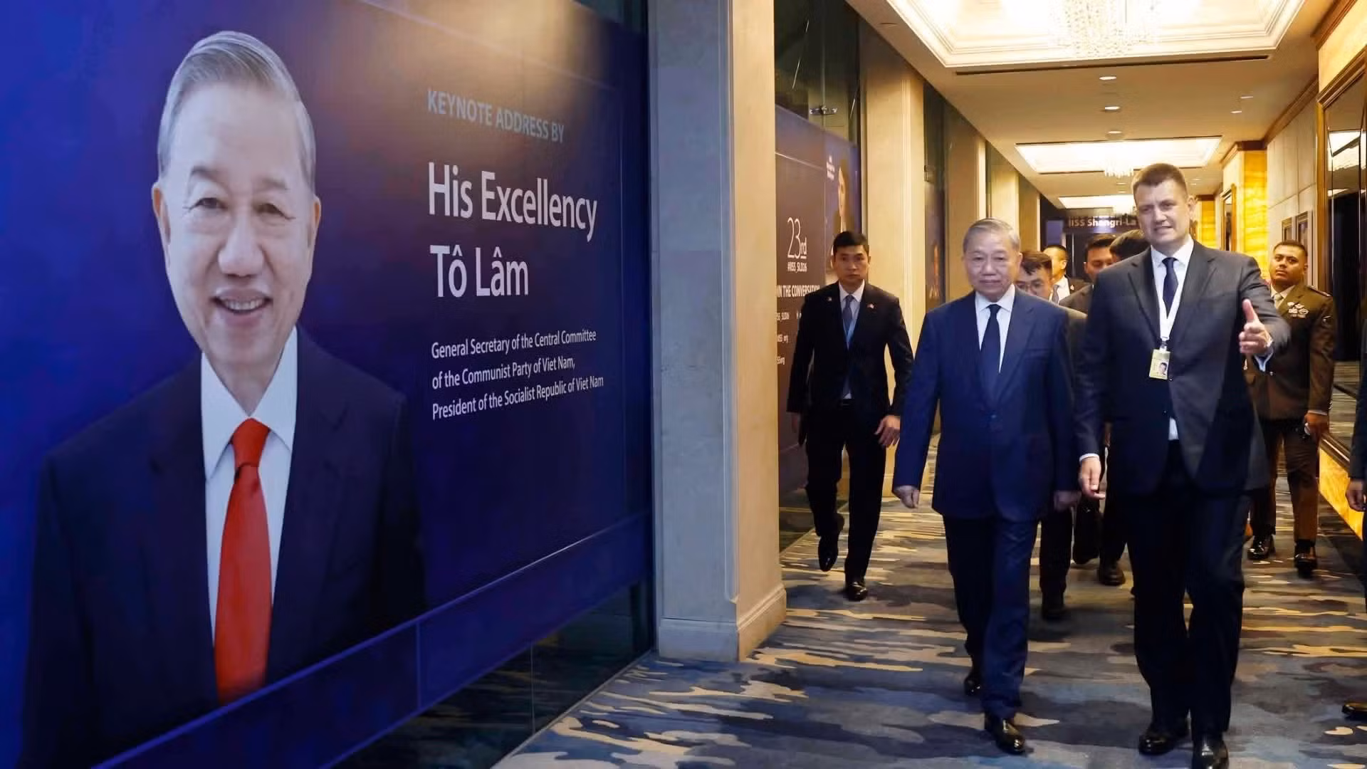 El secretario general del Partido Comunista y presidente de Vietnam, To Lam, llega al evento.