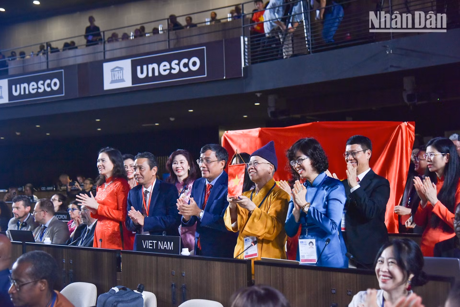 La designación de la Unesco evidencia una coordinación única entre el Estado, la comunidad religiosa y el pueblo en la creación de la identidad de la nación vietnamita. Los recintos sagrados de este complejo se formaron gracias al contacto regular e íntimo con la naturaleza y un sistema de valores éticos basado en el amor por la paz, el autocultivo, la benevolencia, la bondad y la coexistencia armoniosa entre el ser humano y su entorno.