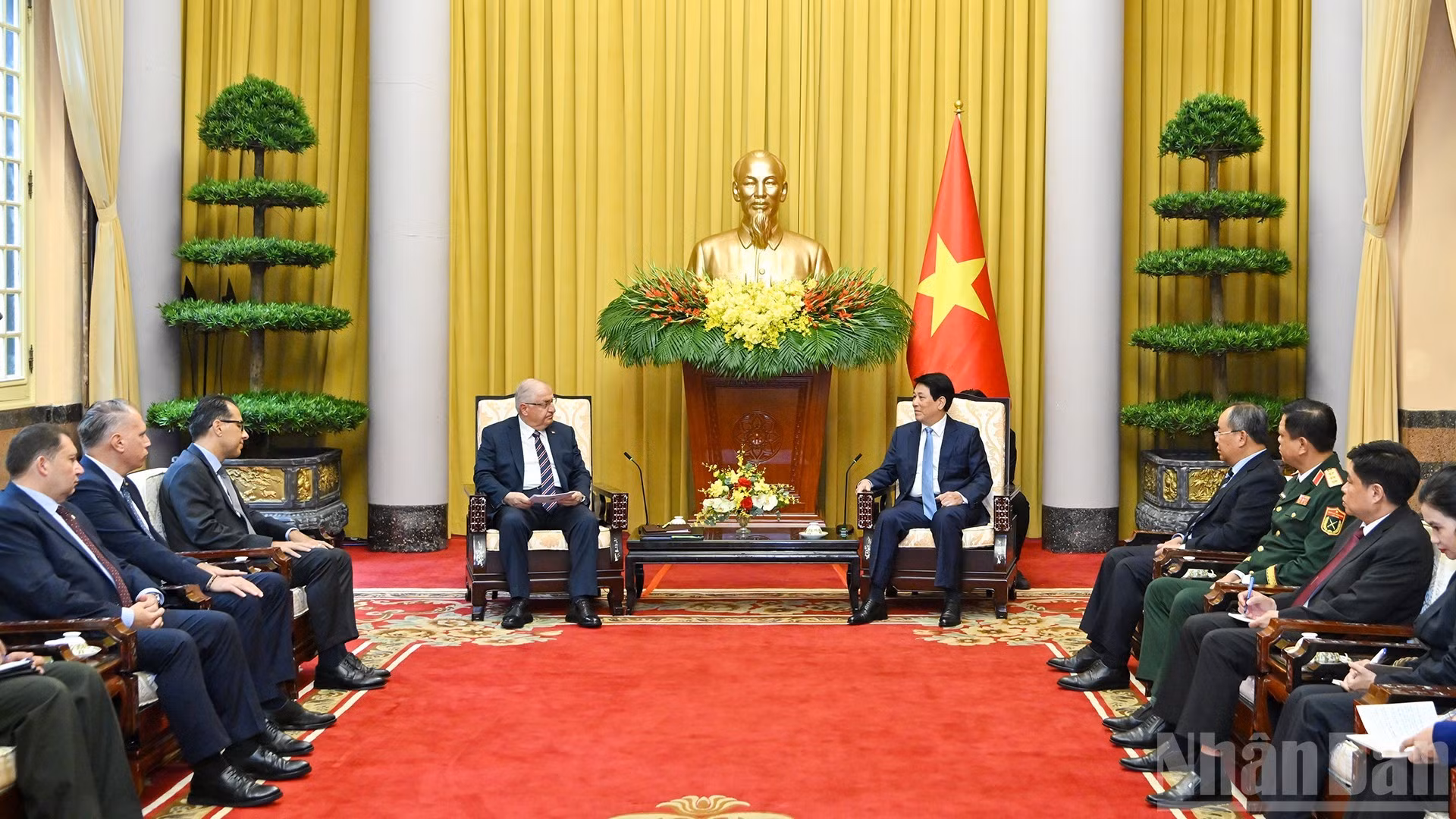 [Foto] Presidente de Vietnam recibe a ministro turco de Defensa Nacional