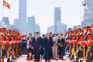 El presidente de la Asamblea Nacional de Corea del Sur, Cho Jeong Sik, presidió hoy la ceremonia de bienvenida con su homólogo vietnamita, Tran Thanh Man, con quien mantuvo una reunión posterior.