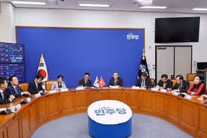 [Foto] Dirigente legislativo de Vietnam se reúne con el presidente del Partido Democrático de Corea del Sur