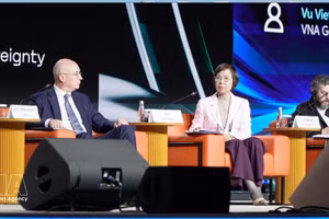 La directora general de la VNA, Vu Viet Trang, interviene en la cita. (Foto: VNA)