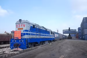 La nueva ruta internacional de transporte ferroviario de contenedores Qinghai (China)-Dong Nai (Vietnam) abre nuevas perspectivas al reducir los tiempos de transporte. (Fuente: VNA)