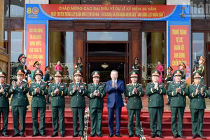 Asistentes a la ceremonia. (Dang Khoa/nhandan.vn)