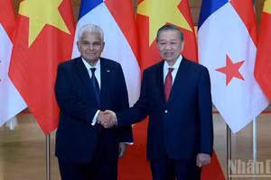 El secretario general del Partido Comunista y presidente de Vietnam, To Lam, y el presidente de Panamá, José Raúl Mulino. (Foto: Dang Khoa/nhandan.vn)