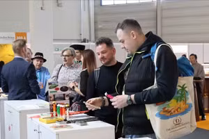 Turistas extranjeros conocen las propuestas de Vietnam en la Feria Internacional de Turismo de Berlín 2026. (Foto: VNA)