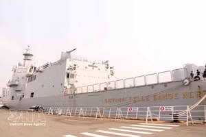 El buque ITS Giovanni delle Bande Nere de la Armada italiana arriba a Ciudad Ho Chi Minh. (Foto: VNA)