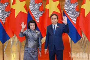 El presidente de la Asamblea Nacional de Vietnam, Tran Thanh Man, y su homóloga camboyana, Samdech Khuon Sudary. (Foto: Nhan Dan)