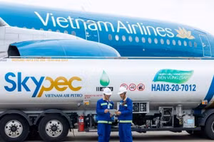 Las aerolíneas miembro de la Asociación Internacional de Transporte Aéreo tienen como conseguir cero emisiones netas de carbono de aquí a 2050. Al respecto, el Combustible Sostenible de Aviación debe aportar el 65 por ciento de la reducción de emisiones requeridas. (Foto: Nhan Dan)
