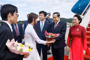[Foto] Máximo legislador de Vietnam llega a Corea del Sur para visita oficial