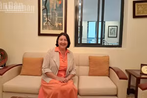 Nasly Isabel Bernal Prado, embajadora de Chile en Vietnam. (Foto: Nhan Dan)