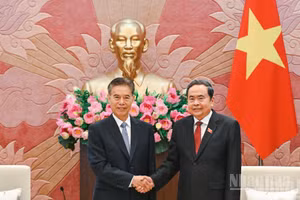 [Foto] Máximo legislador vietnamita recibe a funcionario de Asamblea Popular Nacional de China