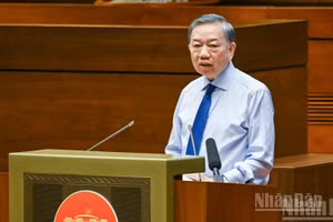 El secretario general del Partido Comunista y presidente de Vietnam, To Lam, habla en la reunión.