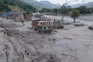 Escena de inundaciones y deslizamientos de tierra en el distrito de Nuwakot, Nepal, el 27 de agosto de 2026. (Foto: Xinhua/VNA)