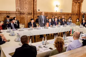 Las delegaciones de Tay Ninh y Thanh Hoa se reúnen con autoridades de la ciudad de Kaposvár. (Foto: Embajada de Vietnam en Hungría)