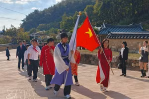 El desfile del “Camino del Dragón", de 250 metros de longitud. (Foto. VNA)