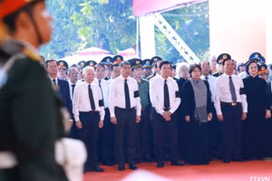 El primer ministro Le Minh Hung asiste a la cita. (Foto: VNA)