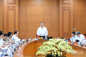 El secretario general del Partido Comunista y presidente de Vietnam, To Lam, pronuncia un discurso directivo.