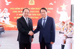 El ministro de Seguridad Pública de Vietnam, Luong Tam Quang, (derecha) y el asesor del Consejo de Seguridad Nacional de Filipinas, Eduardo S.L. Oban Jr. (Foto: VNA)