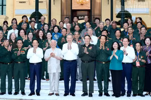 El secretario general del Partido Comunista de Vietnam y presidente del país, To Lam, los líderes del Partido y el Estado y los delegados en el evento.