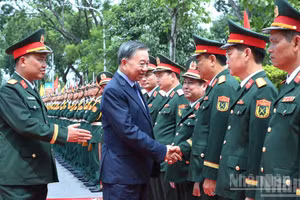 [Foto] Máximo dirigente de Vietnam visita División de Infantería 308 del Cuerpo de Ejército 12 