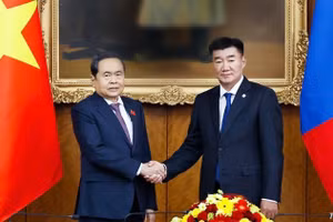 [Foto] Presidentes de parlamentos de Vietnam y Mongolia sostienen conversaciones oficiales