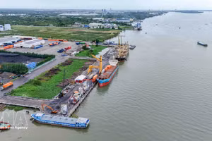 Se prevé que a partir de septiembre de 2026, los productos agrícolas del delta del Mekong se exporten directamente desde el puerto de Cai Cui a Guangxi, China. (Foto: VNA)