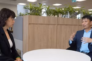 El profesor y doctor Nguyen Hoang Minh, especialista de la Universidad Tecnológica de Auckland (AUT) en la entrevista con la VNA. (Foto: VNA)