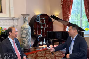El embajador vietnamita en Estados Unidos, Nguyen Quoc Dung, en la entrevista. (Foto: VNA)