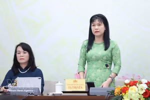 Ta Thi Yen, vicepresidenta de la Comisión de Asuntos de Diputados de la AN, habla en la rueda de prensa. (Foto: VNA)