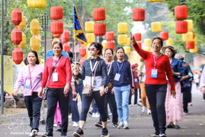Un grupo de turistas chinos en la Ciudadela Imperial de Thang Long. (Foto: VNA)