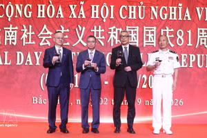 El embajador de Vietnam en China, Pham Thanh Binh, junto con representantes de ministerios y agencias chinas, brindaron para celebrar el 81º aniversario del Día Nacional de Vietnam. (Foto: VNA)